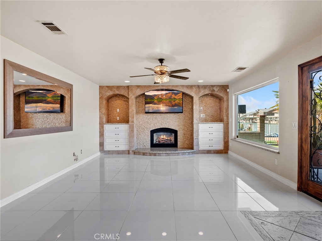 Victorville, California, 92395, United States, 4 Bedrooms Bedrooms, ,3 BathroomsBathrooms,Residential,For Sale,1991759