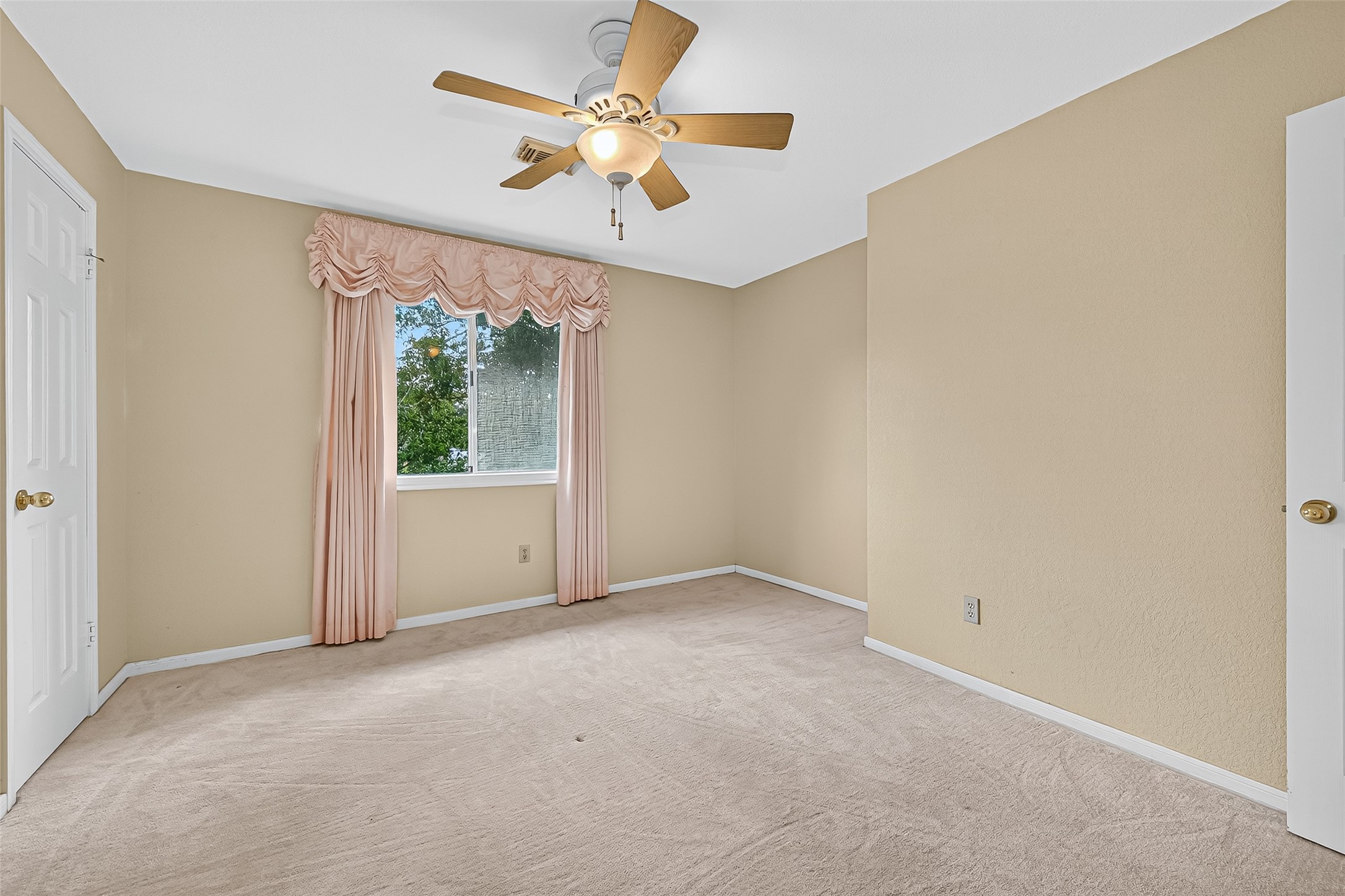 Sugar Land, Texas, 77478, United States, 5 Bedrooms Bedrooms, ,4 BathroomsBathrooms,Residential,For Sale,1971376