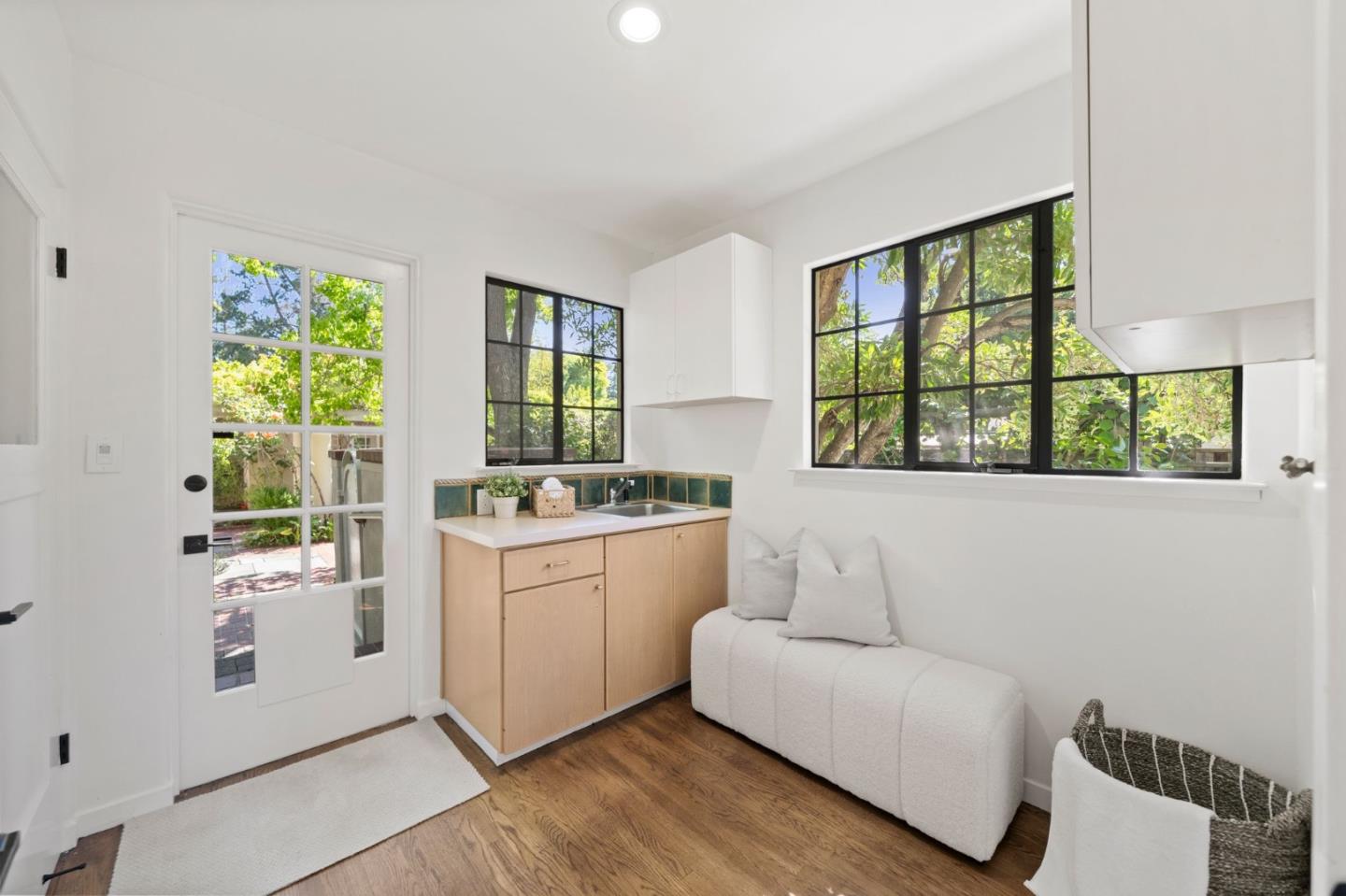 Palo Alto, California, 94301, United States, 4 Bedrooms Bedrooms, ,4 BathroomsBathrooms,Residential,For Sale,1837921