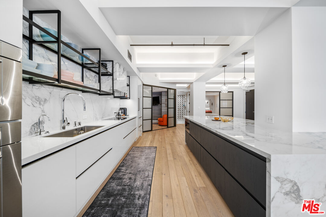 Los Angeles, California, 90014, United States, 2 Bedrooms Bedrooms, ,2 BathroomsBathrooms,Residential,For Sale,1938592