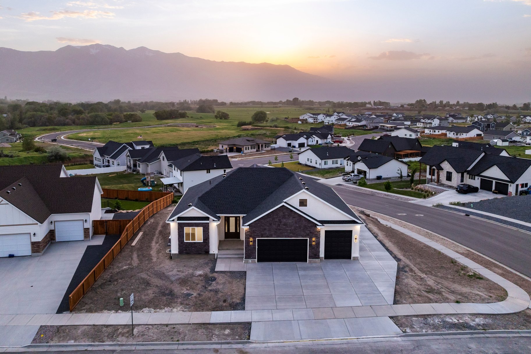  Brand New Hyrum Home. Thoughtfully Built, Beautiful Mountain Views. - 物件實景