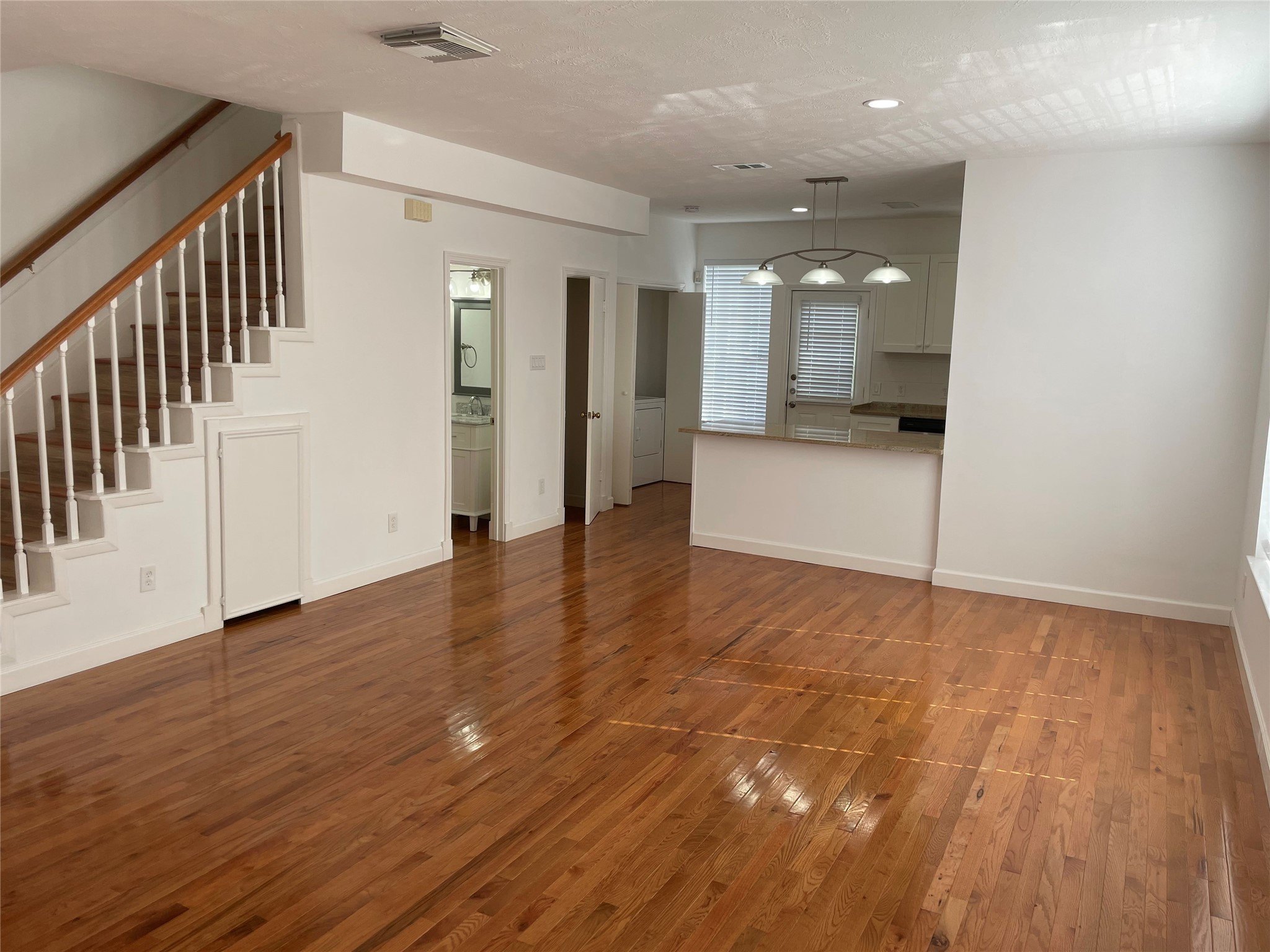 Houston, Texas, 77057, United States, 3 Bedrooms Bedrooms, ,3 BathroomsBathrooms,Residential,For Sale,1921662