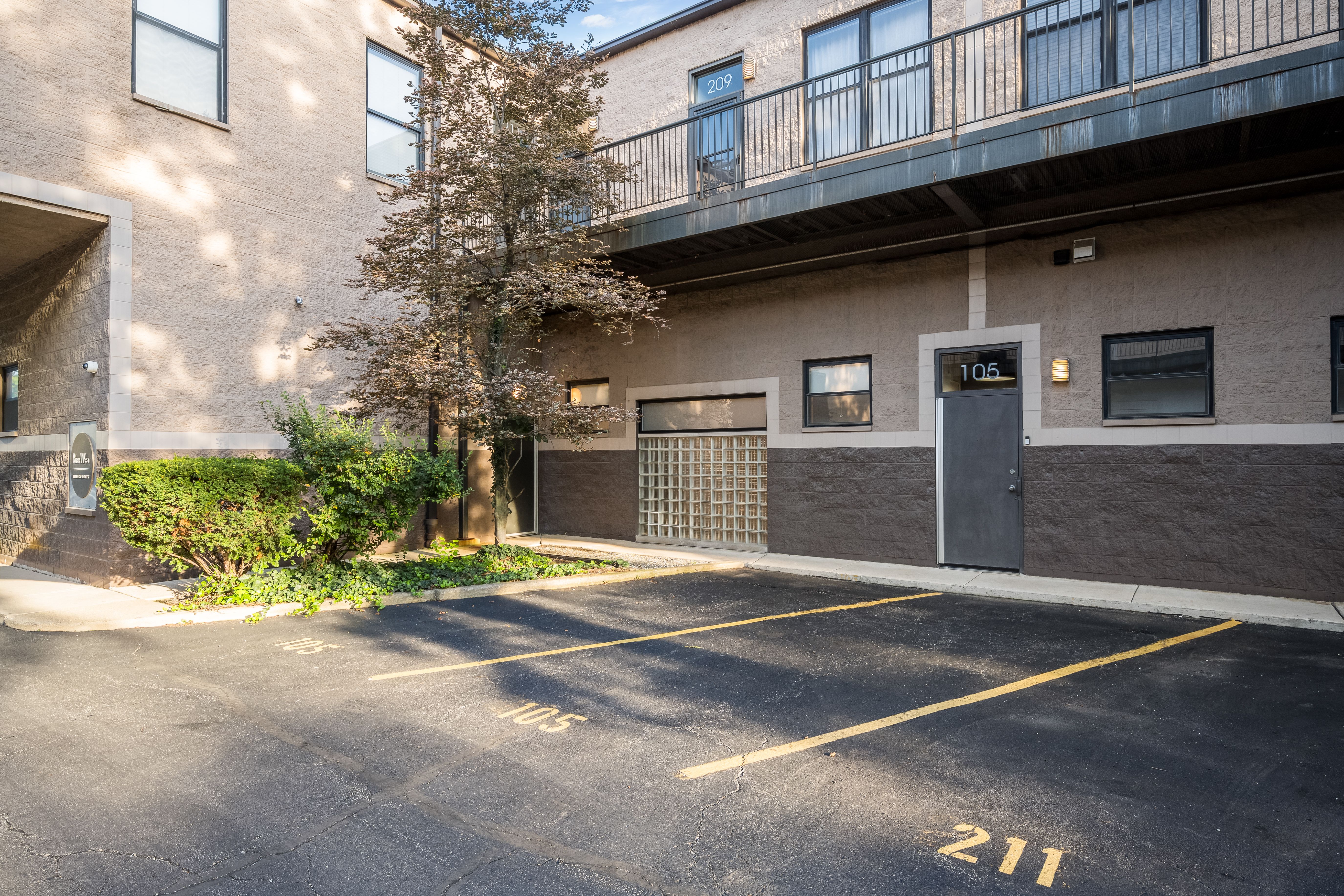  Rarely Available, Live/work Loft Sits in a Prime Fulton Market Boutique Complex - 物件實景