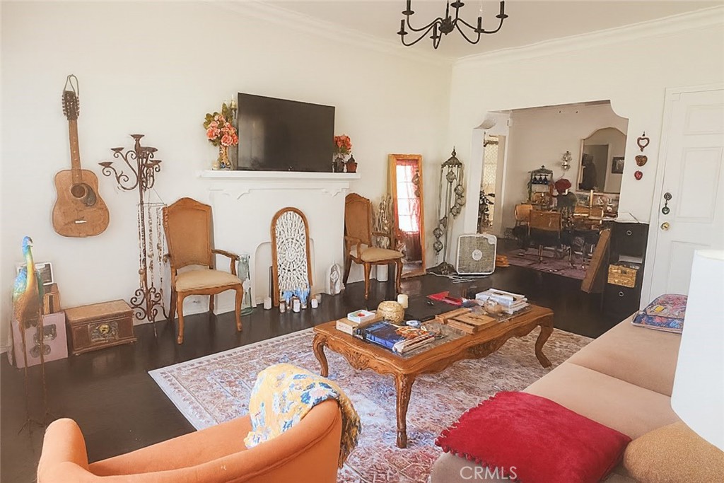 Los Angeles, California, 90019, United States, ,Residential,For Sale,1905705