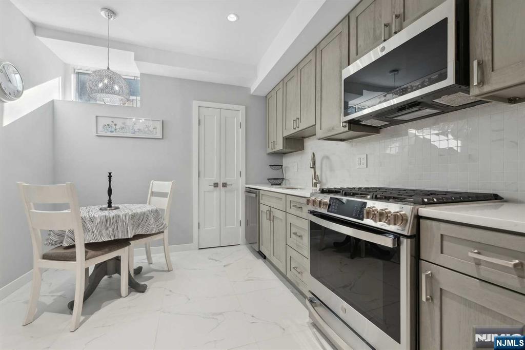 Alpine, New Jersey, 07620, United States, 6 Bedrooms Bedrooms, ,9 BathroomsBathrooms,Residential,For Sale,2000775