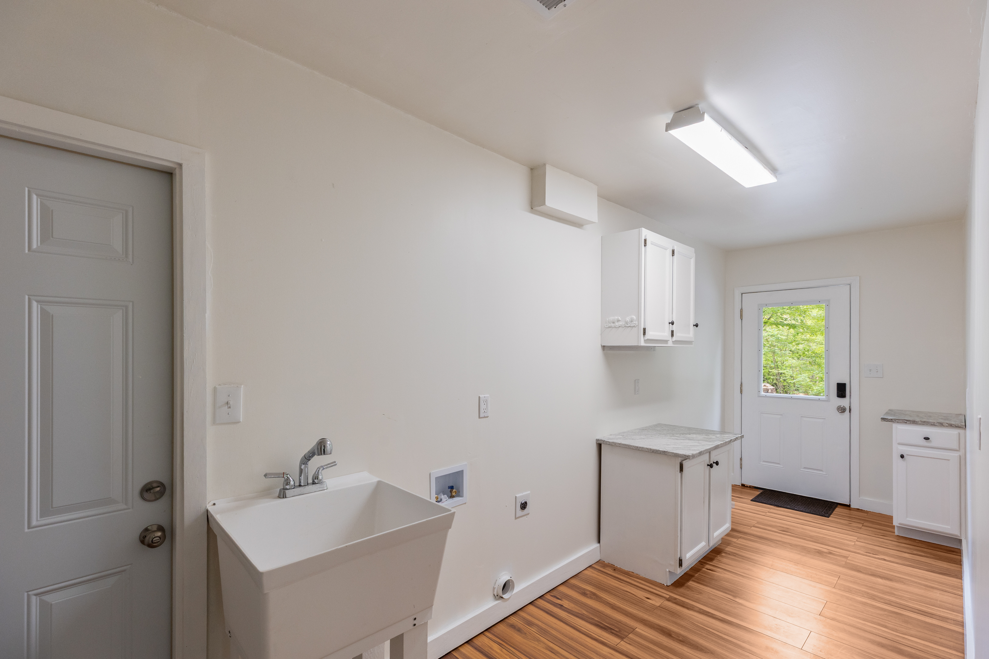  2129 Black Oak Drive - 物件實景