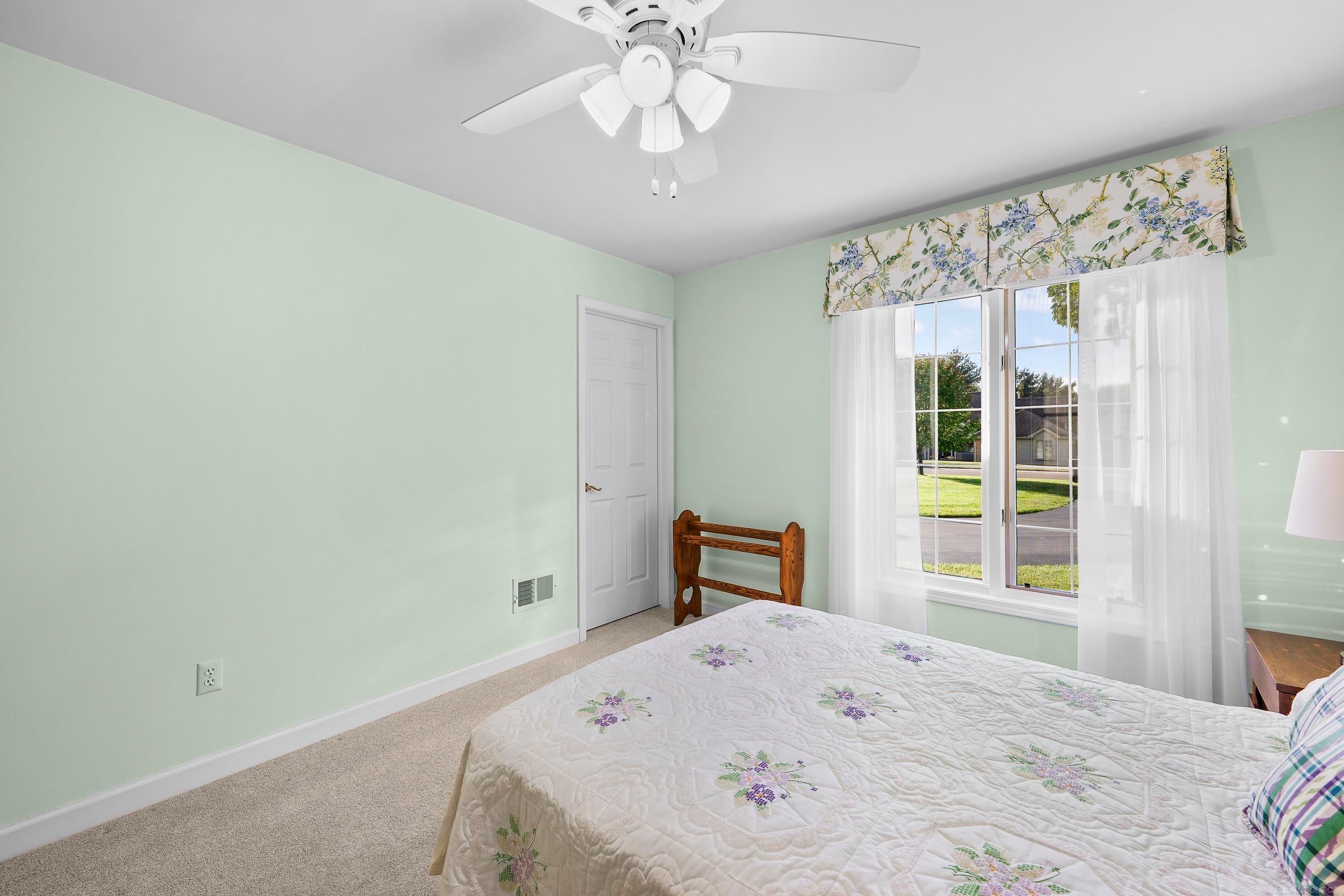 Rochester Hills, Michigan, 48307, United States, 2 Bedrooms Bedrooms, ,4 BathroomsBathrooms,Residential,For Sale,1980077