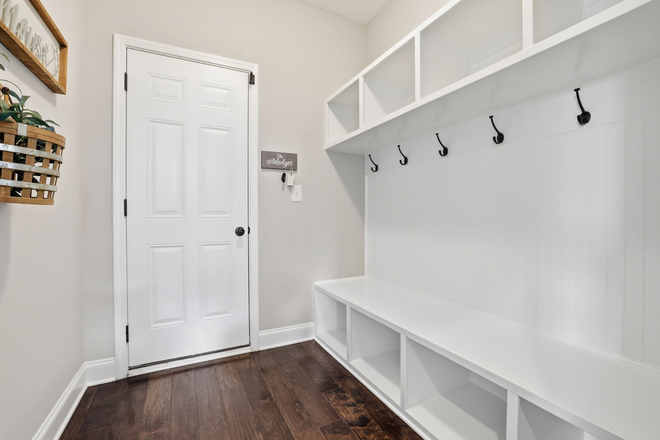  Beautifully Maintained Home in One of Cumming