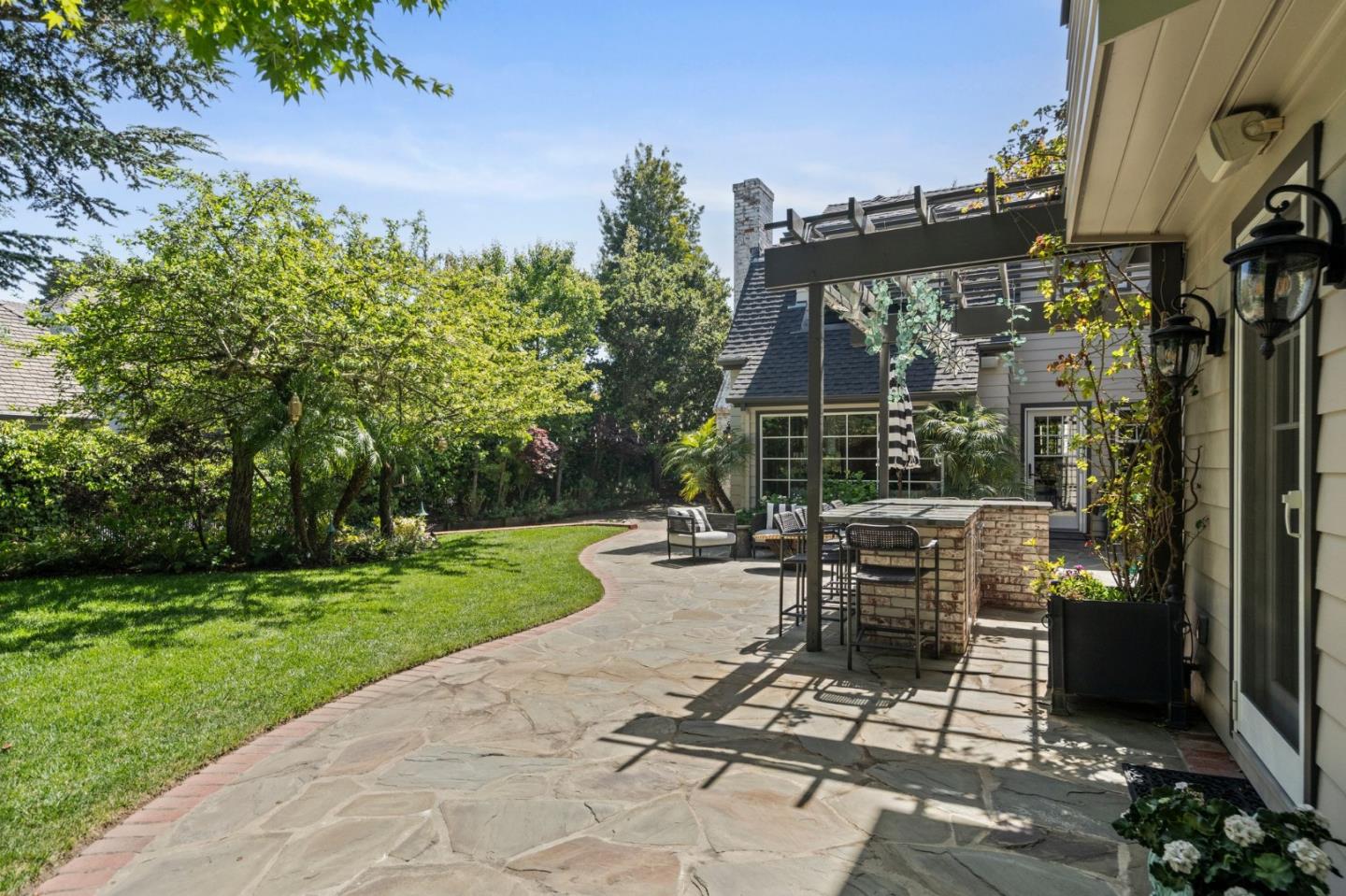 Hillsborough, California, 94010, United States, 6 Bedrooms Bedrooms, ,7 BathroomsBathrooms,Residential,For Sale,1947019