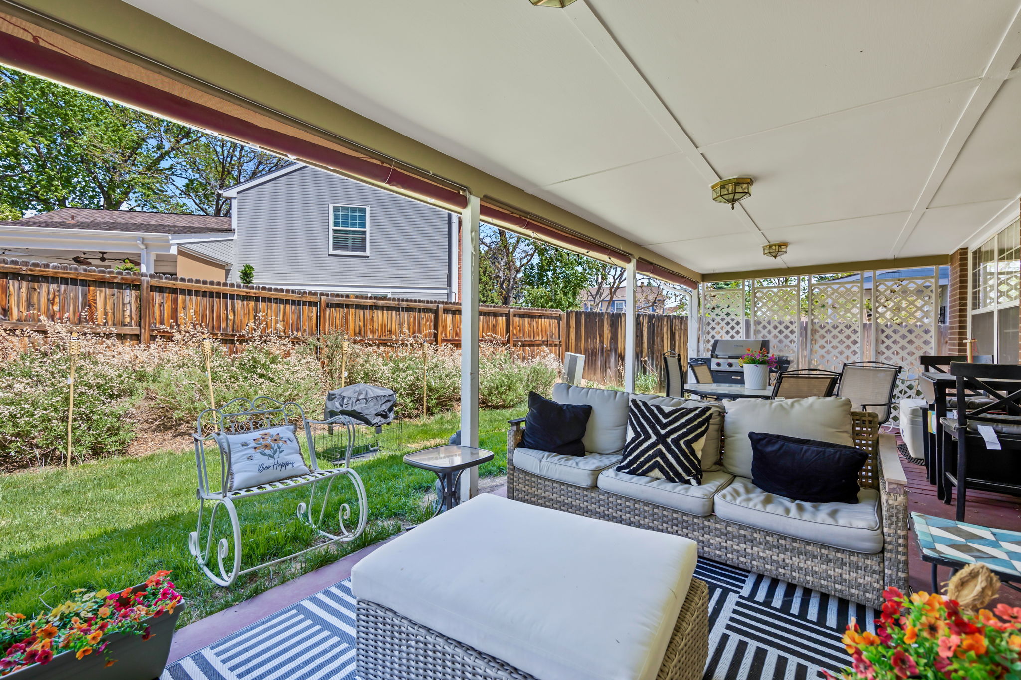  Spacious 5-bedroom, 4-bath home in the highly sought-after Governors Ranch - 物件實景