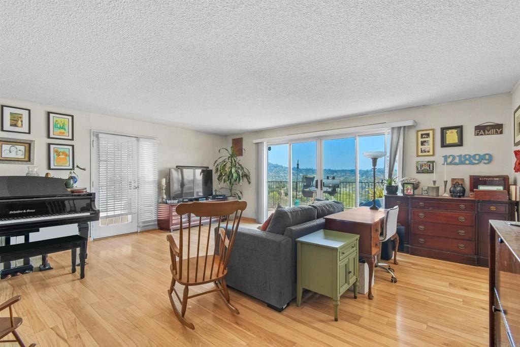 Spring Valley, California, 91977, United States, 2 Bedrooms Bedrooms, ,1 BathroomBathrooms,Residential,For Sale,1877112