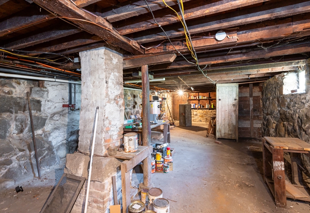 Billerica, Massachusetts, 01821, United States, 3 Bedrooms Bedrooms, ,2 BathroomsBathrooms,Residential,For Sale,1991745