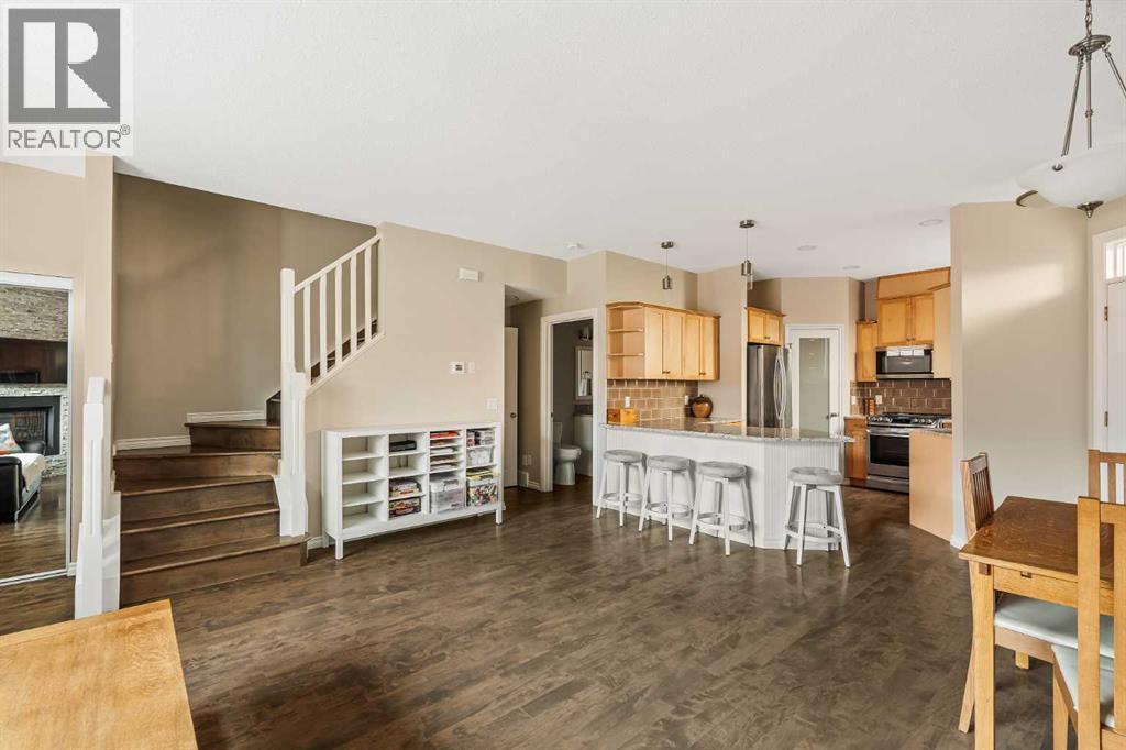 CALGARY, Alberta, T3E 2M9, CA, 2 Bedrooms Bedrooms, ,2 BathroomsBathrooms,Residential,For Sale,1949798