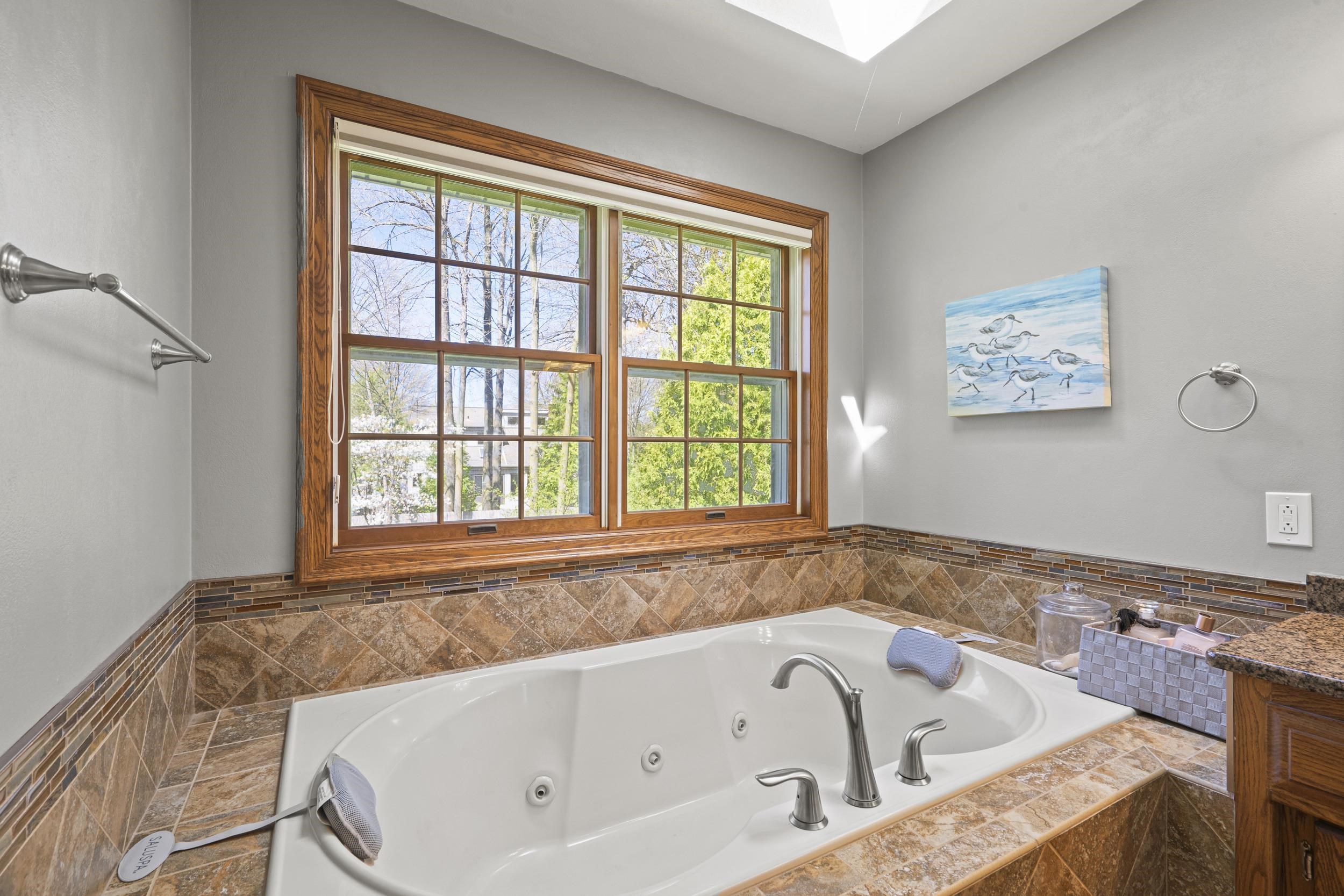 Appleton, Wisconsin, 54915, United States, 4 Bedrooms Bedrooms, ,4 BathroomsBathrooms,Residential,For Sale,1921997