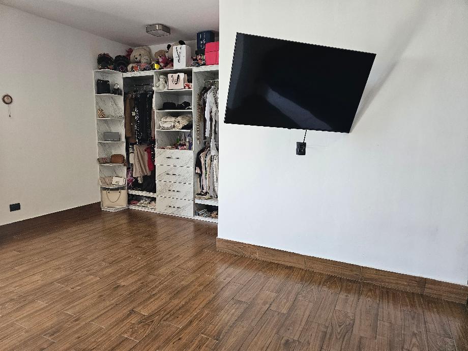 Torreón, Coahuila de Zaragoza, 27105, Mexico, 3 Bedrooms Bedrooms, ,6 BathroomsBathrooms,Residential,For Sale,1994630