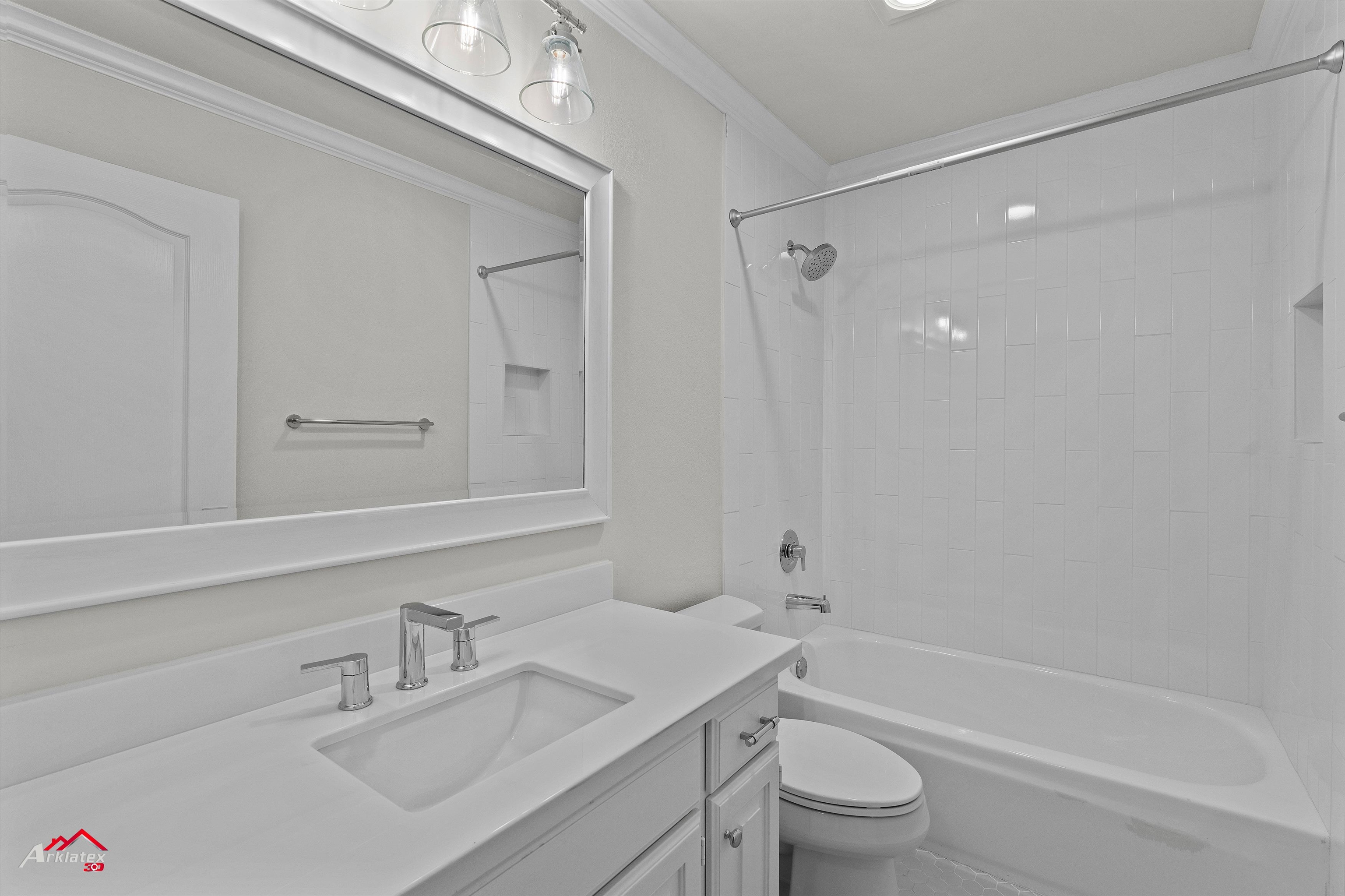 Henderson, Texas, 75703, United States, 5 Bedrooms Bedrooms, ,4 BathroomsBathrooms,Residential,For Sale,1934371