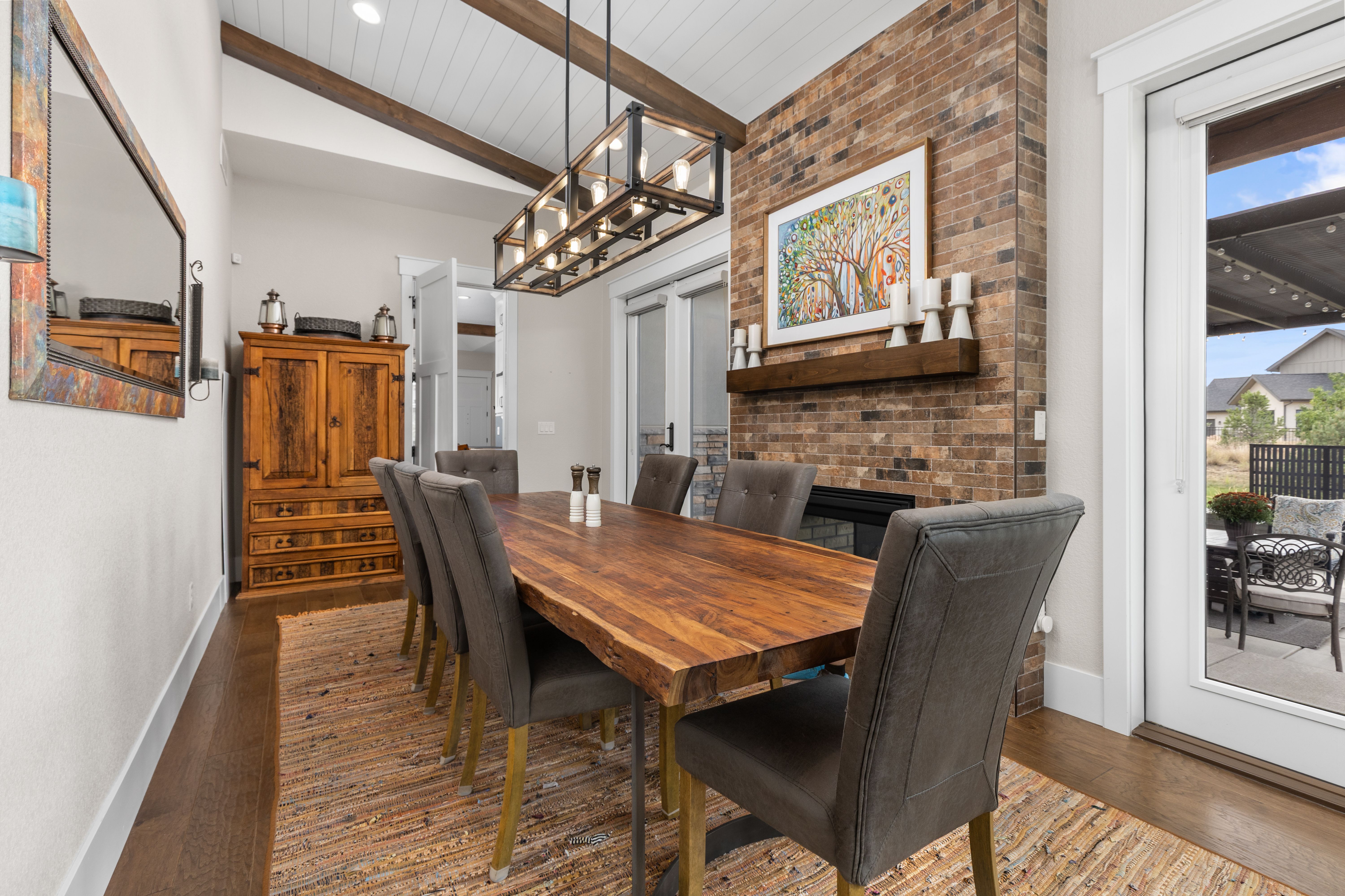  Amazing Opportunity For Multigenerational Living - 物件實景