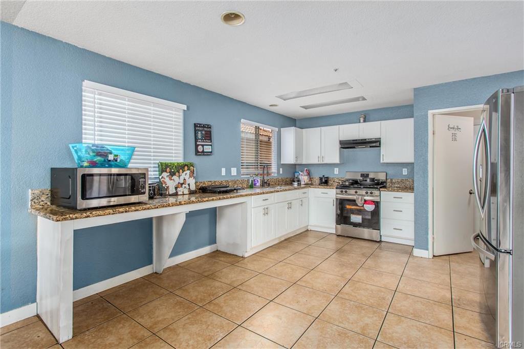 Fontana, California, 92337, United States, 5 Bedrooms Bedrooms, ,3 BathroomsBathrooms,Residential,For Sale,1921892