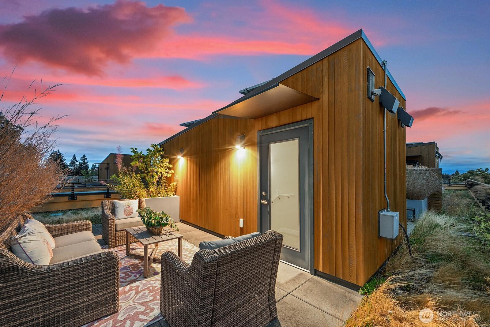 SEATTLE, Washington, 98115, United States, 2 Bedrooms Bedrooms, ,3 BathroomsBathrooms,Residential,For Sale,1918220