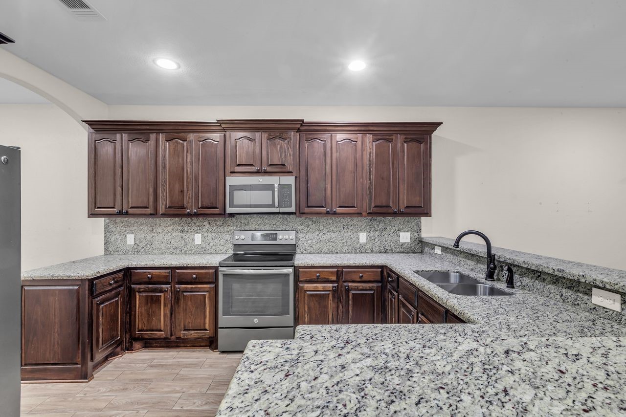 Porter, Tennessee, 77365, United States, 6 Bedrooms Bedrooms, ,4 BathroomsBathrooms,Residential,For Sale,1970156