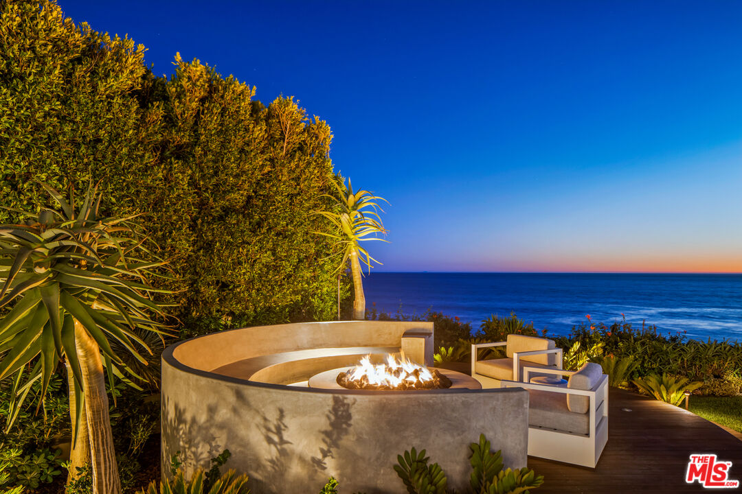 Malibu, California, 90265, United States, 3 Bedrooms Bedrooms, ,4 BathroomsBathrooms,Residential,For Sale,1746173