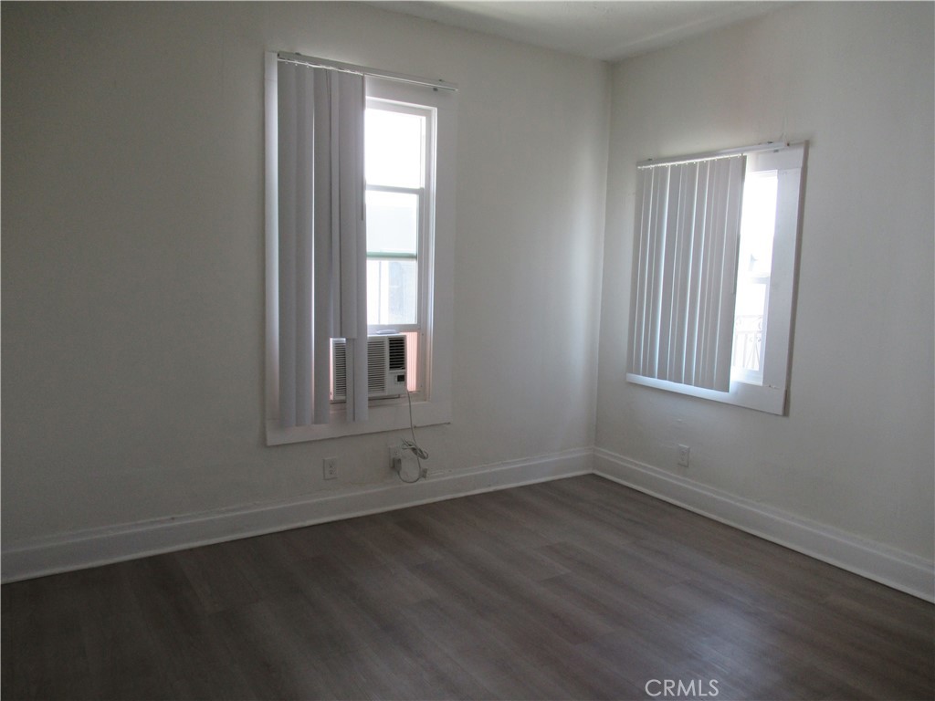 Los Angeles, California, 90018, United States, 4 Bedrooms Bedrooms, ,2 BathroomsBathrooms,Residential,For Sale,1941625