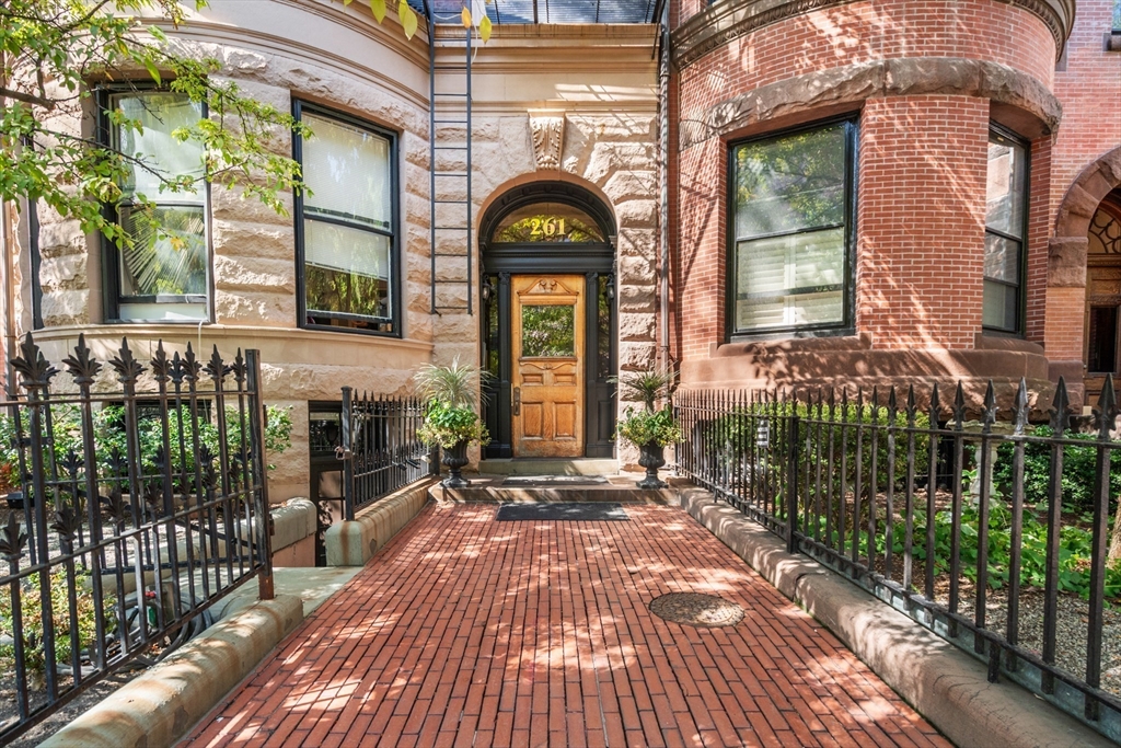 Boston, Massachusetts, 02116, United States, 1 Bedroom Bedrooms, ,1 BathroomBathrooms,Residential,For Sale,1941990