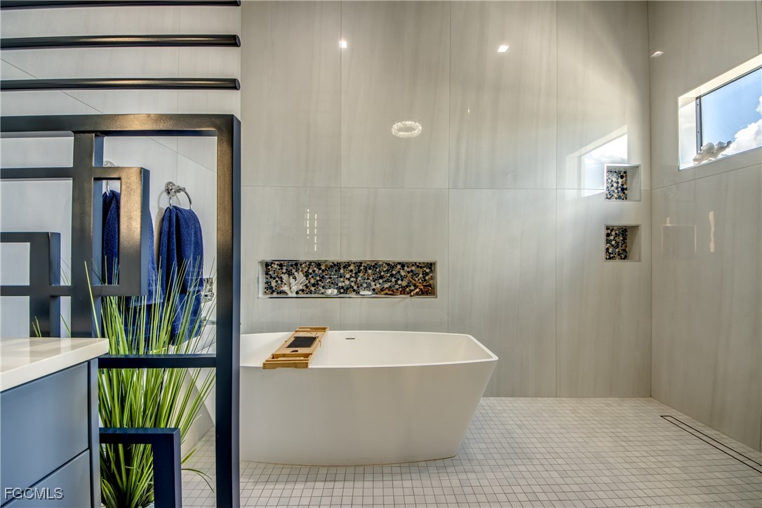 Cape Coral, Florida, 33904, United States, 5 Bedrooms Bedrooms, ,6 BathroomsBathrooms,Residential,For Sale,1979018