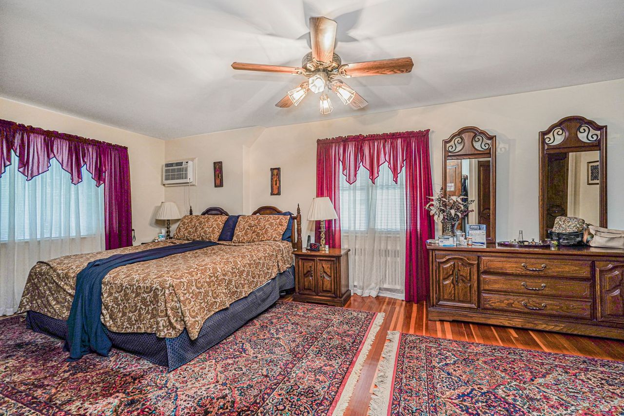Staten Island, New York, 10302, United States, 5 Bedrooms Bedrooms, ,2 BathroomsBathrooms,Residential,For Sale,1914659