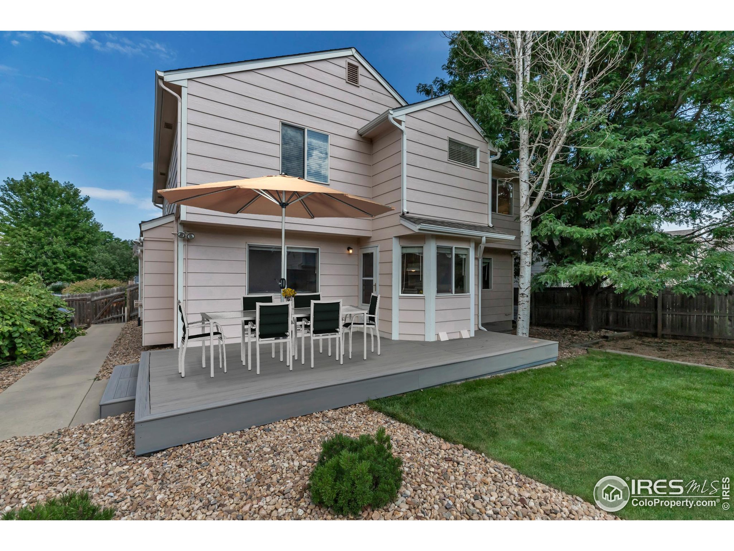 Longmont, Colorado, 80504, United States, 4 Bedrooms Bedrooms, ,3 BathroomsBathrooms,Residential,For Sale,1895647