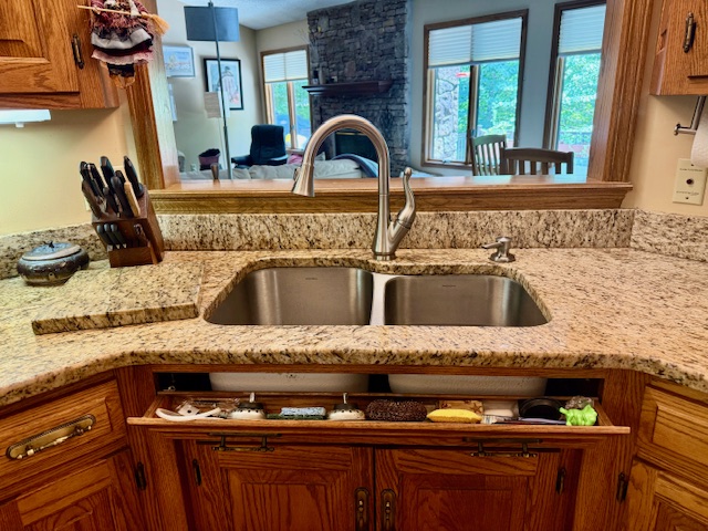 Crossville, Tennessee, 38558, United States, 3 Bedrooms Bedrooms, ,4 BathroomsBathrooms,Residential,For Sale,1980171