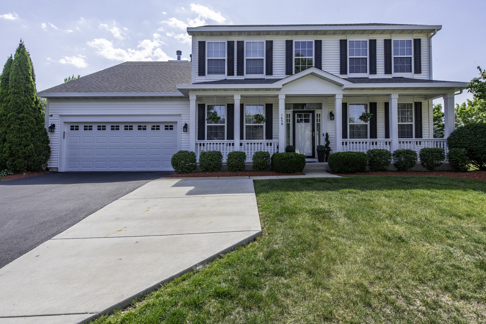 Lindenhurst, Illinois, 60046, United States, 5 Bedrooms Bedrooms, ,3 BathroomsBathrooms,Residential,For Sale,1971263