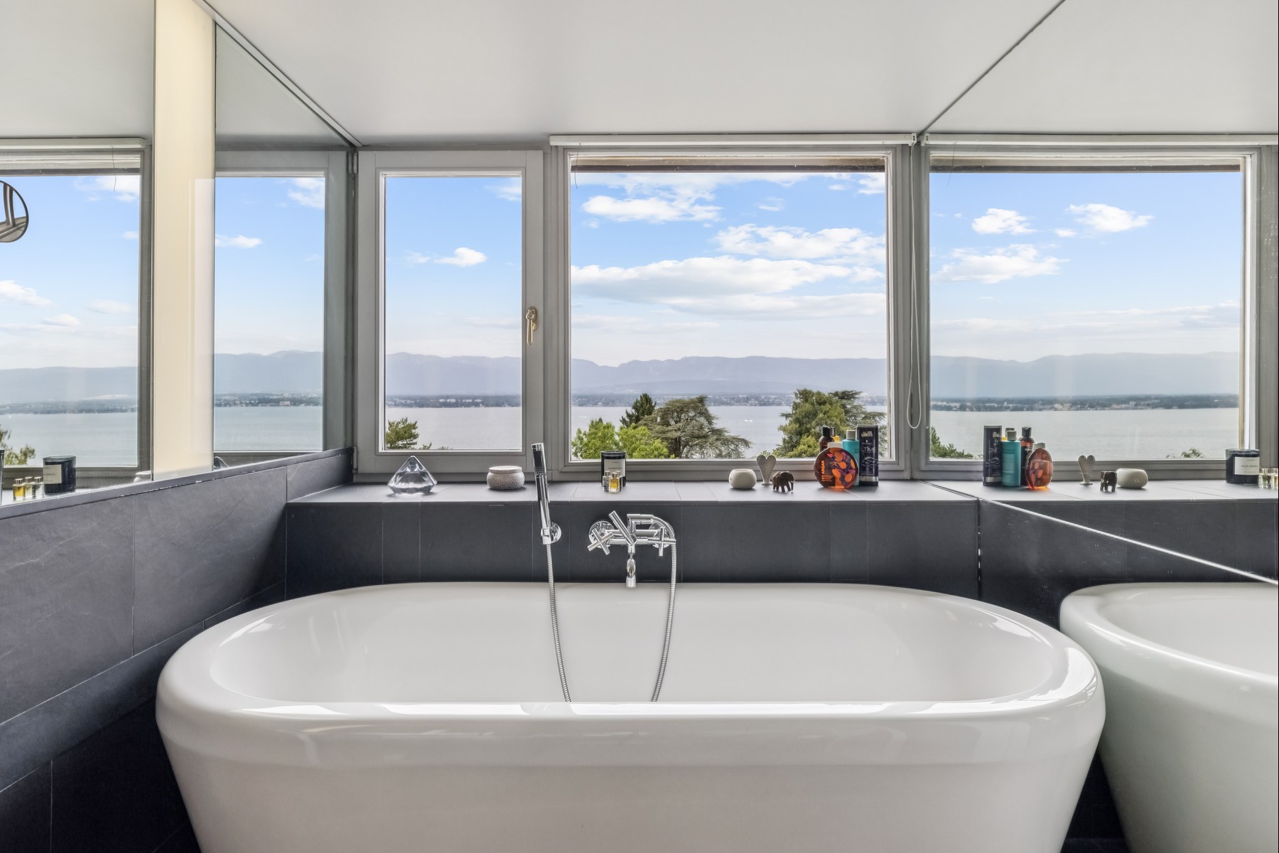 A fully renovated 19th-century farmhouse with a panoramic view of Lake Geneva - 物件實景