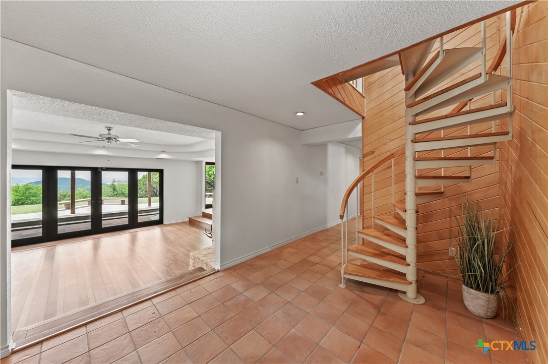 Belton, Texas, 76513, United States, 4 Bedrooms Bedrooms, ,4 BathroomsBathrooms,Residential,For Sale,1989055