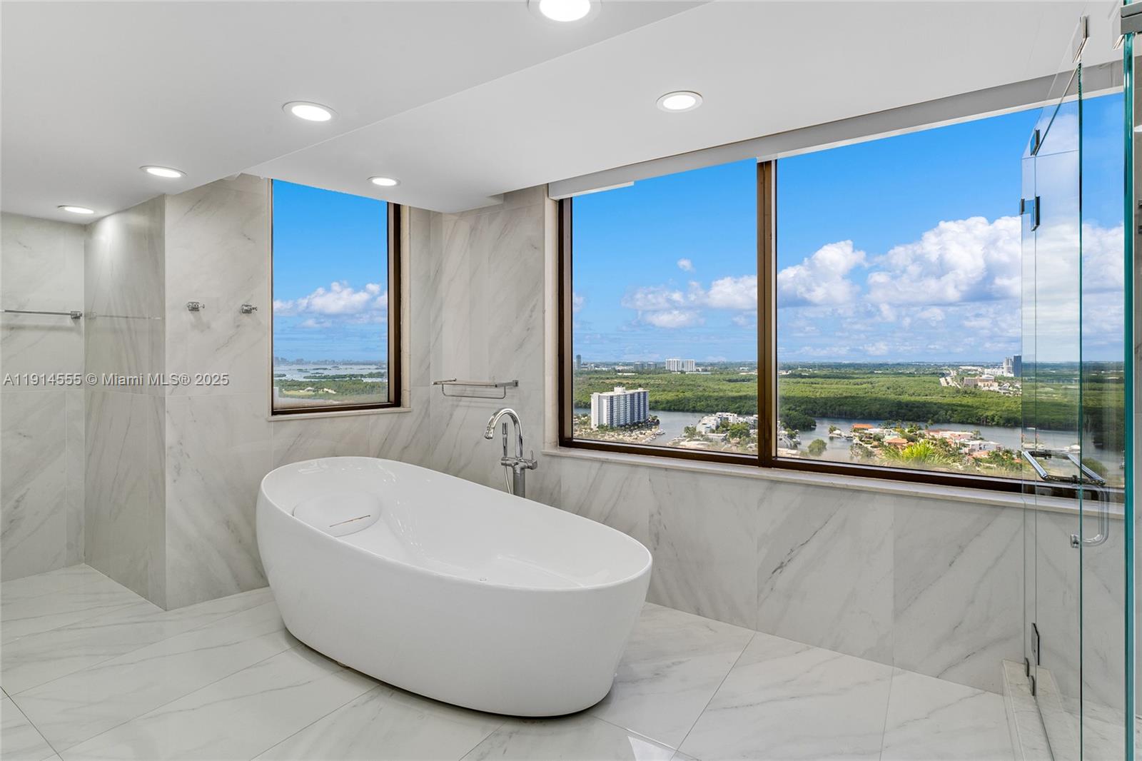 Sunny Isles Beach, Florida, 33160, United States, 6 Bedrooms Bedrooms, ,7 BathroomsBathrooms,Residential,For Sale,1993473