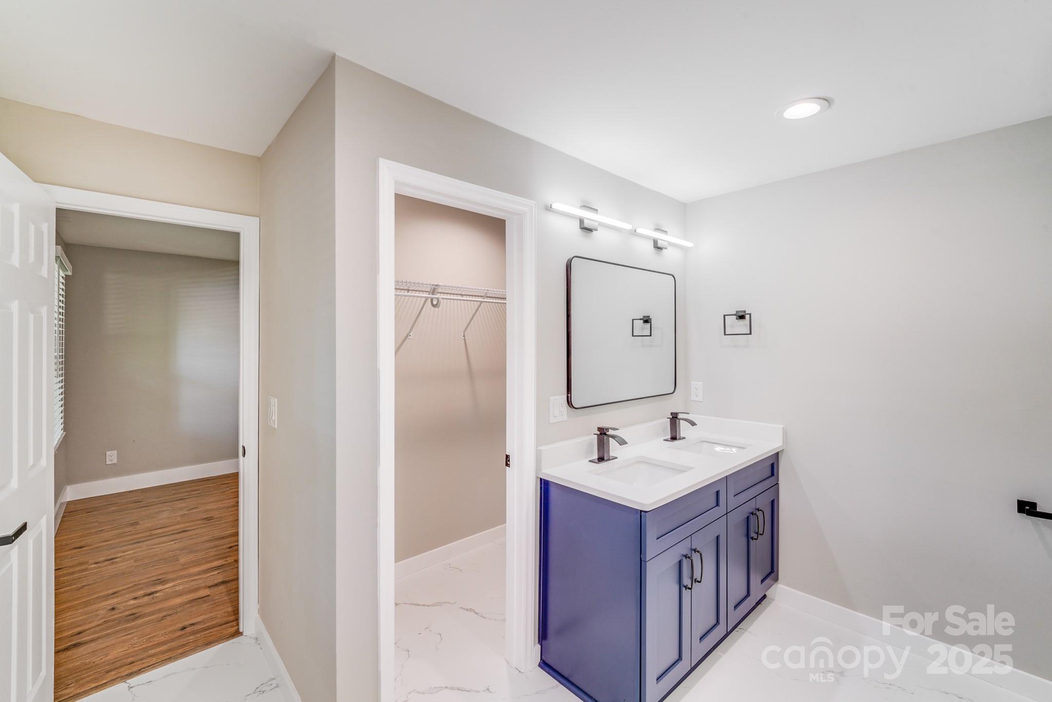 Charlotte, North Carolina, 28210, United States, 3 Bedrooms Bedrooms, ,3 BathroomsBathrooms,Residential,For Sale,1836887