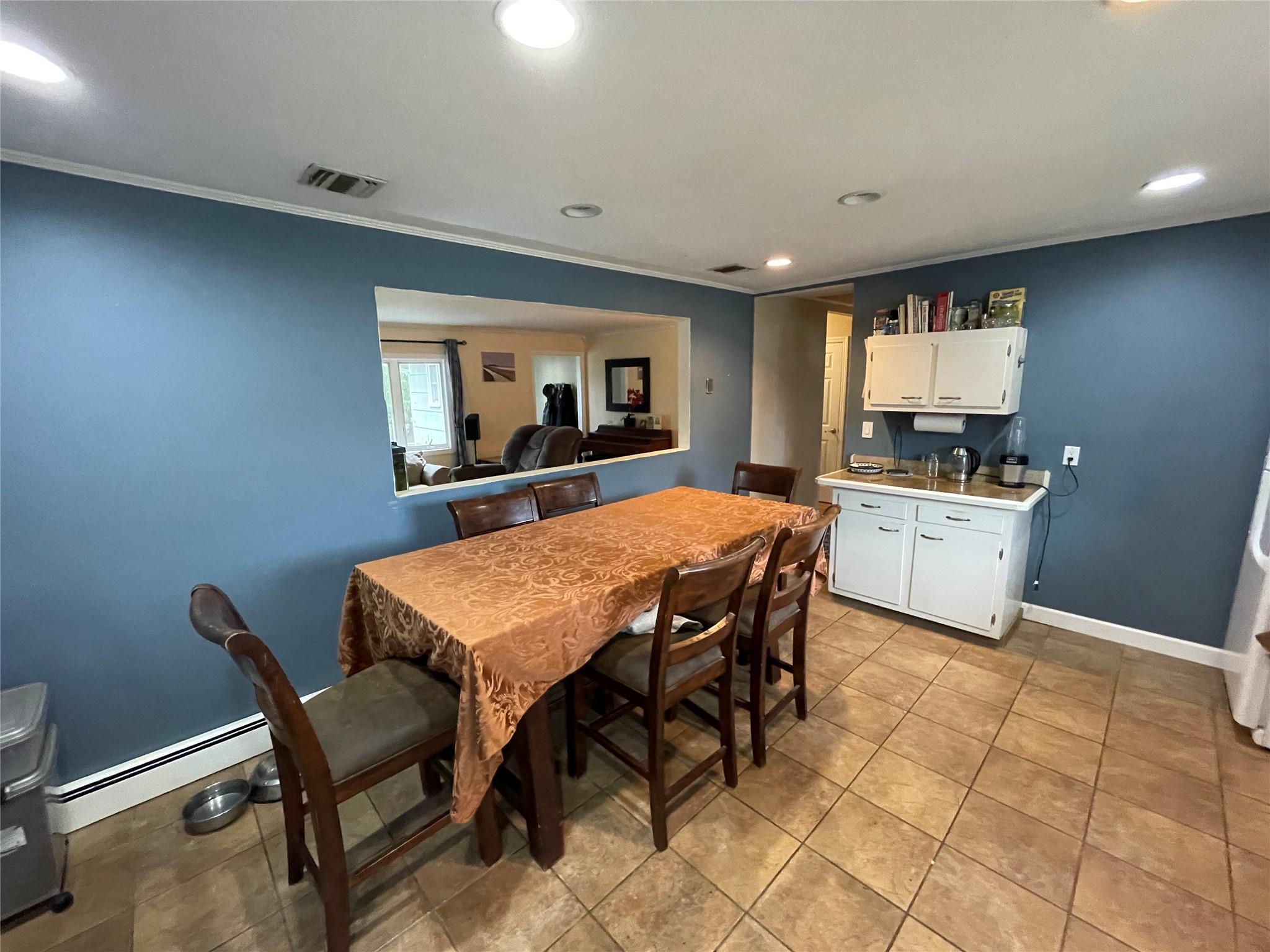 Lindenhurst, New York, 11757, United States, 3 Bedrooms Bedrooms, ,2 BathroomsBathrooms,Residential,For Sale,1920601