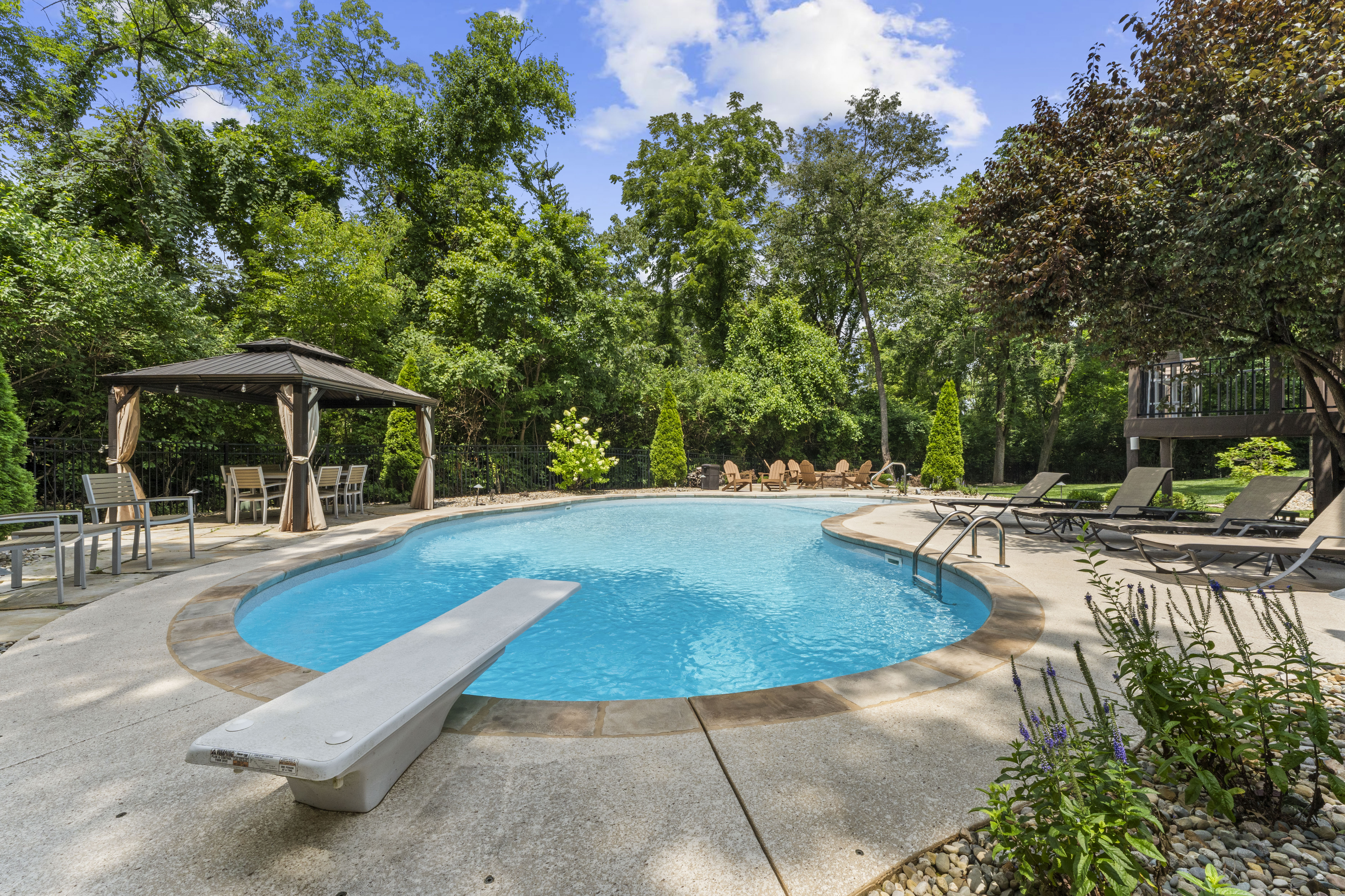  Exquisitely Renovated Home in the heart of Town & Country - 物件實景