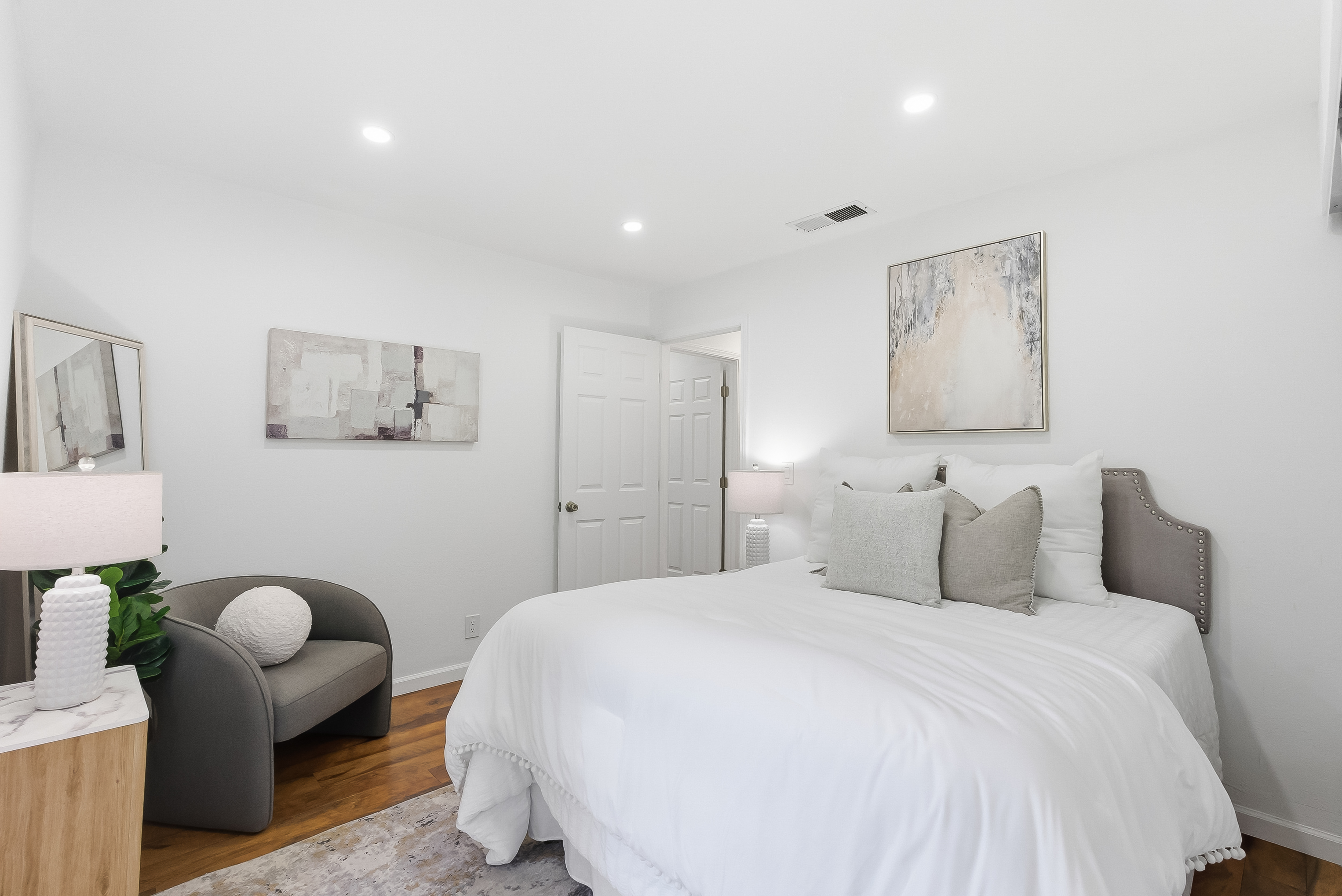  Rare One-Story End Unit Condo - 物件實景