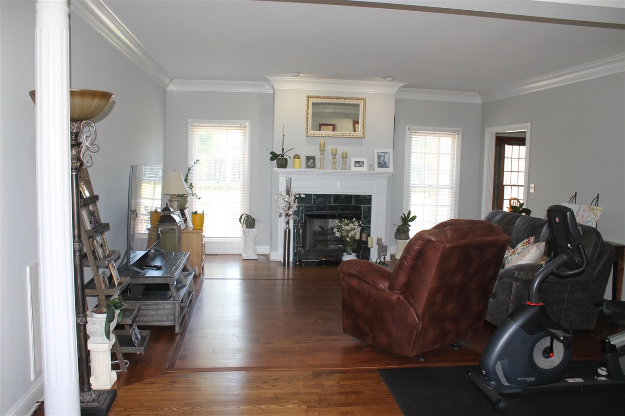 Bowling Green, Kentucky, 42104, United States, 5 Bedrooms Bedrooms, ,3 BathroomsBathrooms,Residential,For Sale,1827848