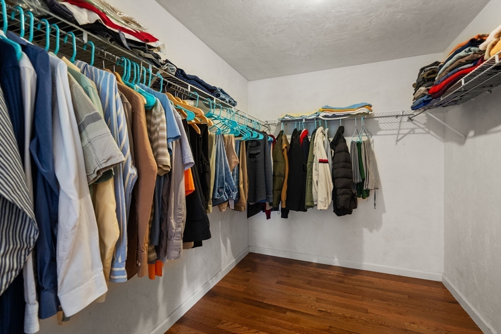 Westborough, Massachusetts, 01581, United States, 4 Bedrooms Bedrooms, ,4 BathroomsBathrooms,Residential,For Sale,1986469