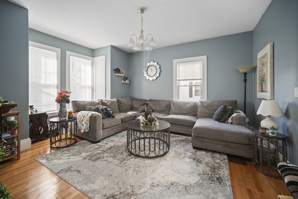 Lynn, Massachusetts, 01902, United States, 5 Bedrooms Bedrooms, ,3 BathroomsBathrooms,Residential,For Sale,1996647