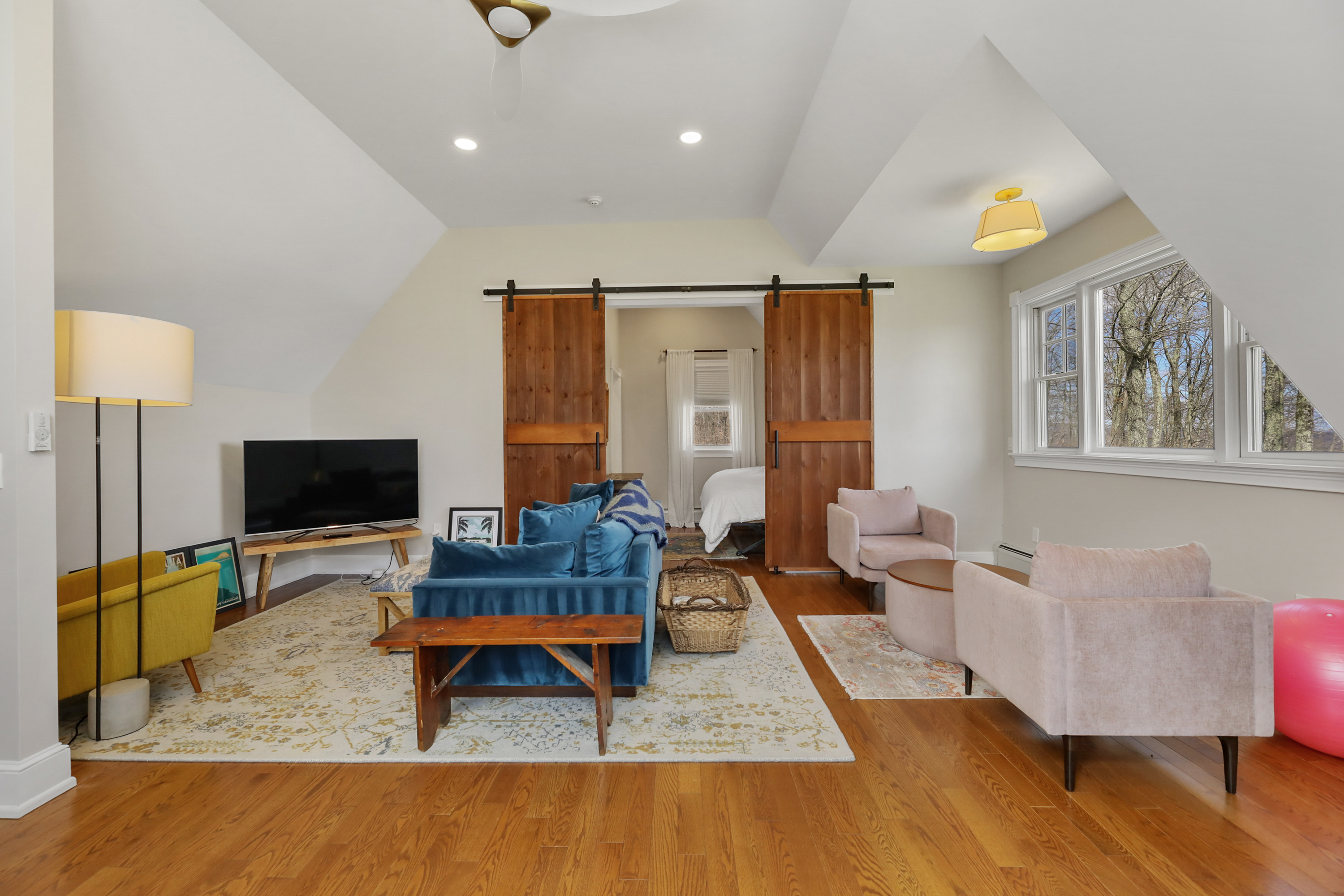  Exquisite Tudor Estate Set on 18+ Breathtaking Acres with Stunning Panoramic Vie - 物件實景