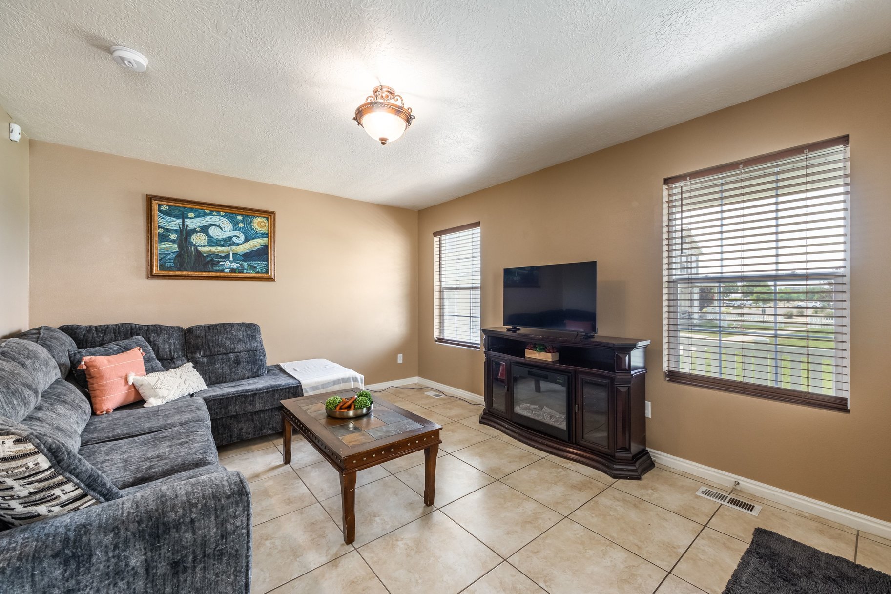  The Perfect Place to Call Home – Updated, Spacious & Move-In Ready - 物件實景