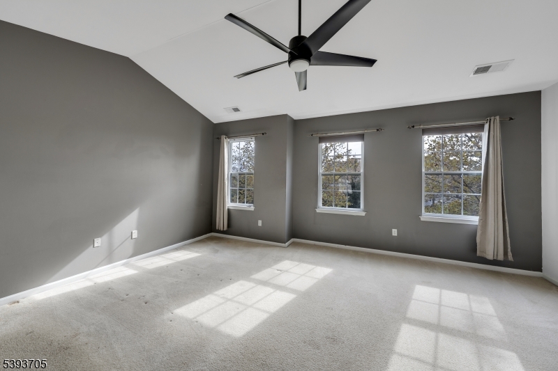 Belleville Twp., New Jersey, 07109, United States, 2 Bedrooms Bedrooms, ,3 BathroomsBathrooms,Residential,For Sale,1971321