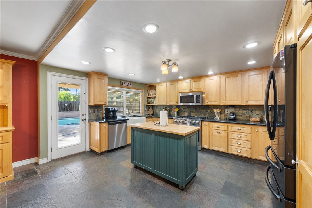 Perris, California, 92570, United States, 4 Bedrooms Bedrooms, ,2 BathroomsBathrooms,Residential,For Sale,2009057