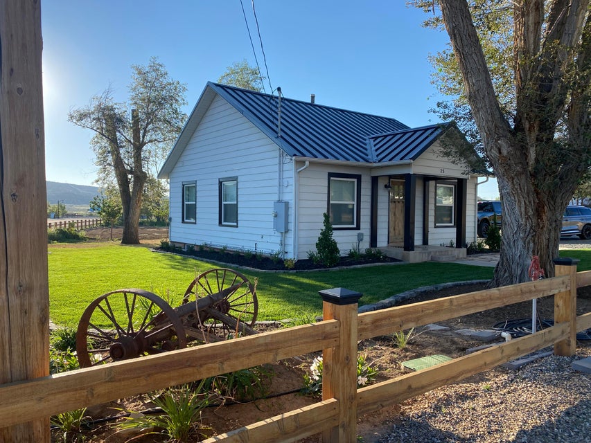 200 , Escalante, UT 84726
