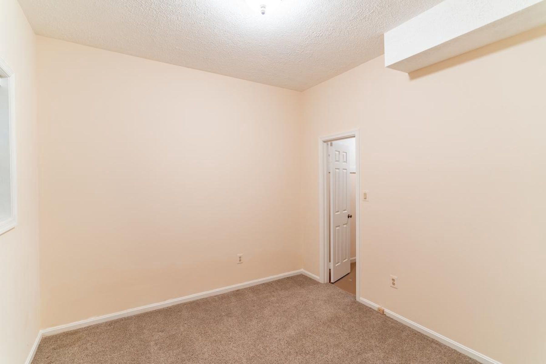  7348 Lewinsville Square Place, Mclean, VA, 22101 - 物件實景