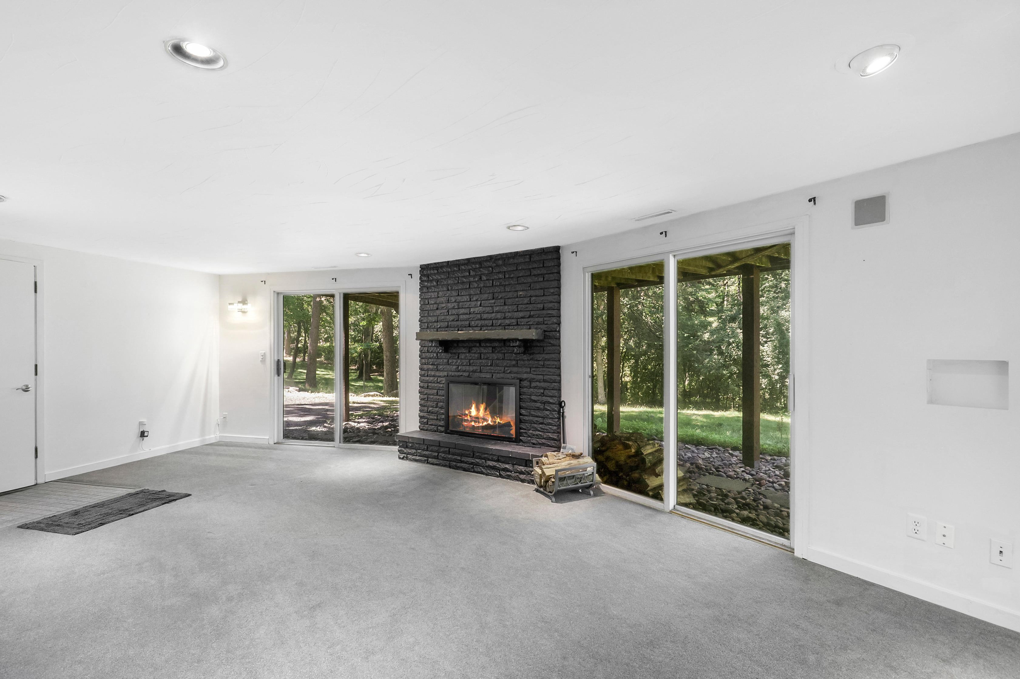  Secluded Wooded Retreat with Beautifully Updated Interiors - 物件實景