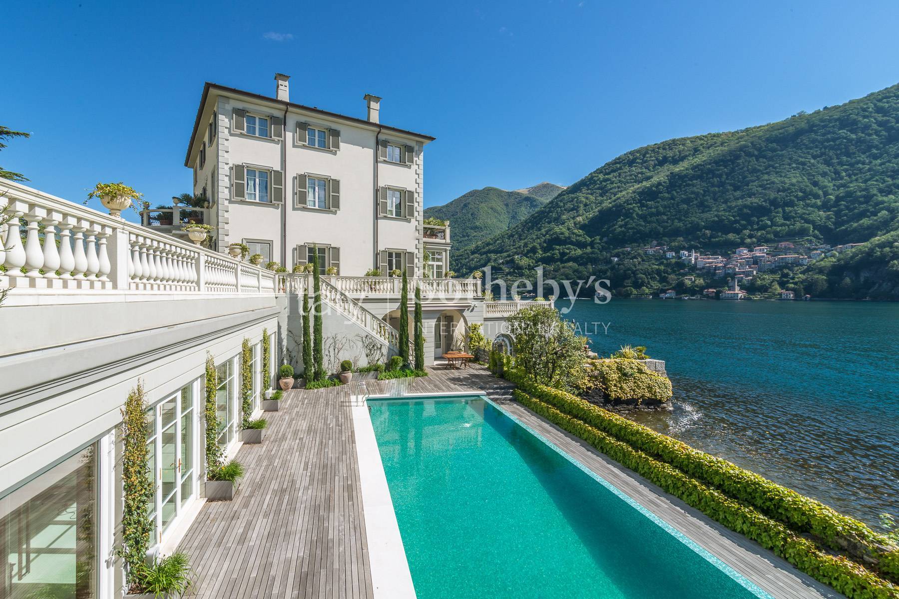  Gorgeous lakefront trophy estate - 物件實景